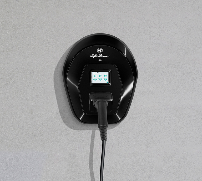 Hybrid car charging with eProWallbox – Alfa Romeo